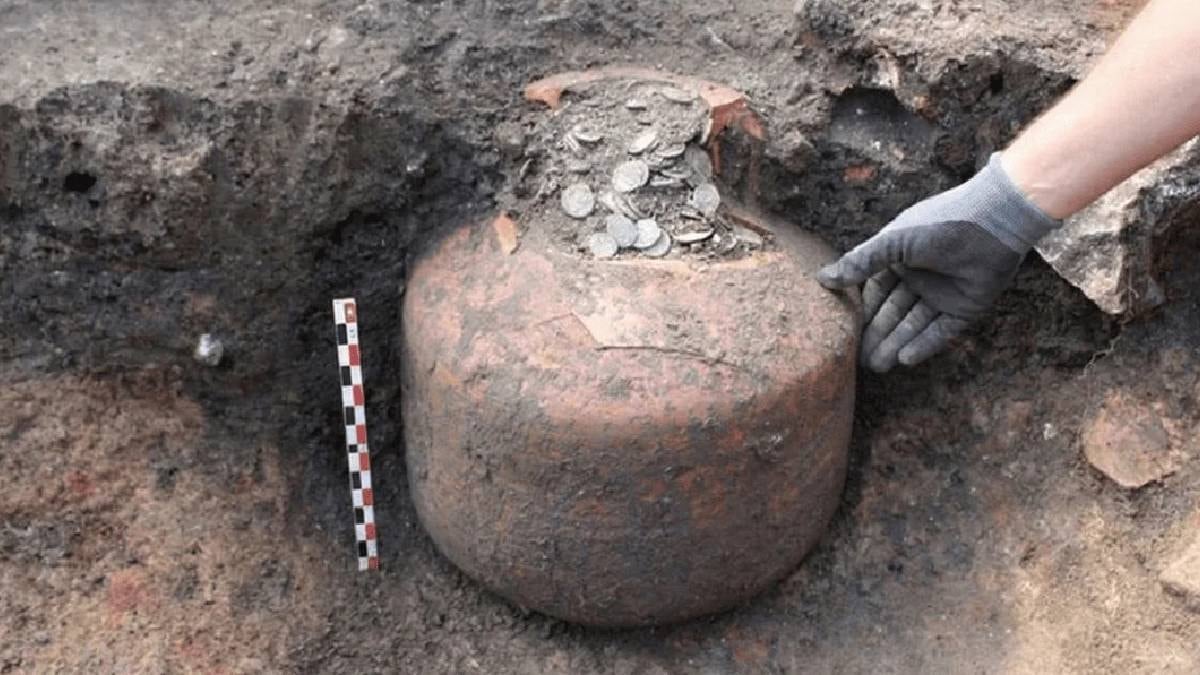 Köydeki evin altından hazine çıktı: 3 küpte 40 binden fazla bulundu her biri servet değerinde