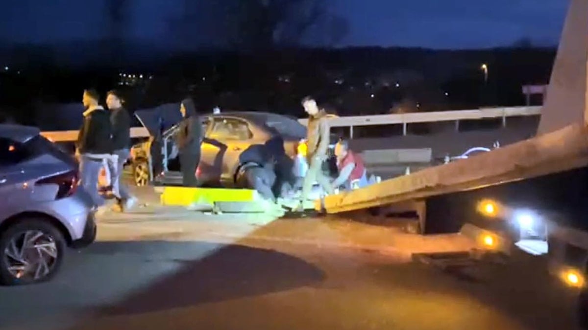 Bolu’da kavşakta iki otomobil çarpıştı: 4 yaralı