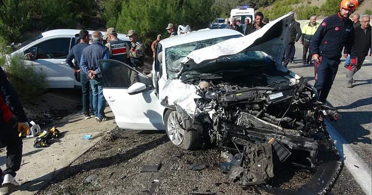 Kilis’te feci kaza: Hafif ticari araç ile otomobil çarpıştı! 5’i ağır, 6 yaralı
