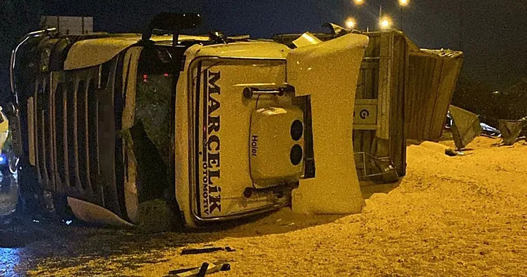 Mısır yüklü kamyon Osmaniye’de devrildi! 1 yaralı