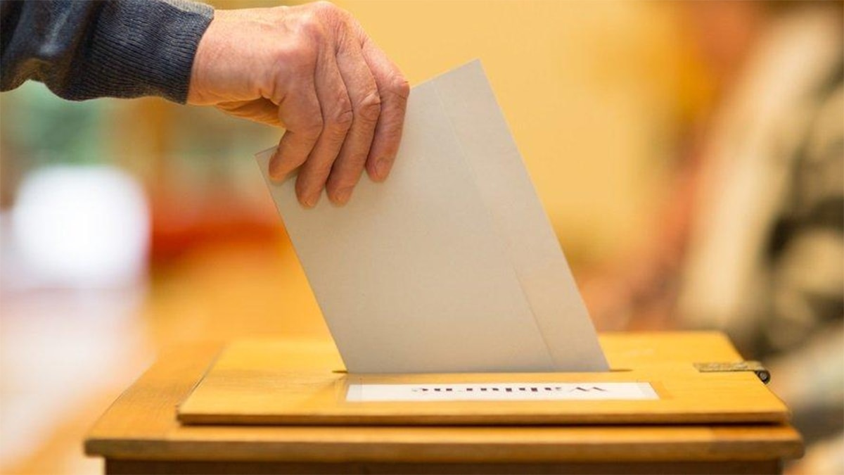 Kırgızistan’da halk erken milletvekili seçimleri için sandık başında