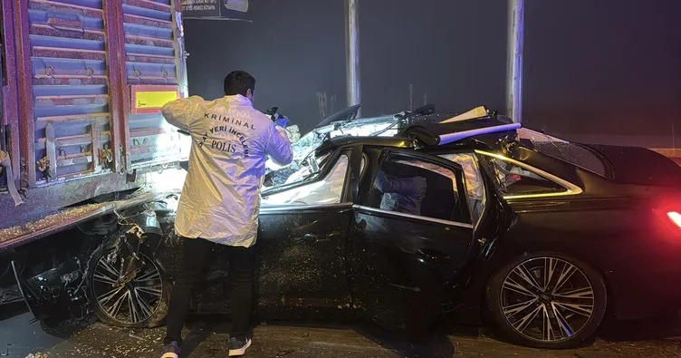 SON DAKİKA | Kütahya’da feci kaza! Otomobil tıra ok gibi saplandı: 4 kişi feci şekilde can verdi