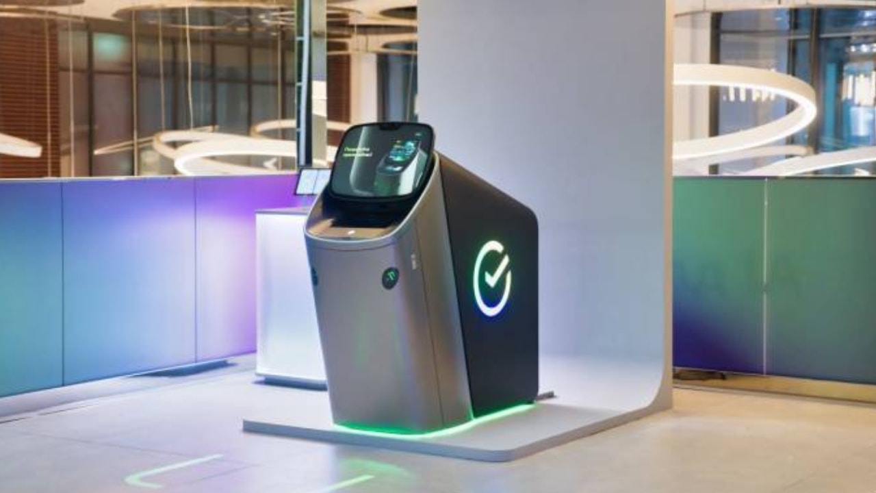 Dev banka yeni ATM’sini tanıttı! Artık sadece para çekmeyecek