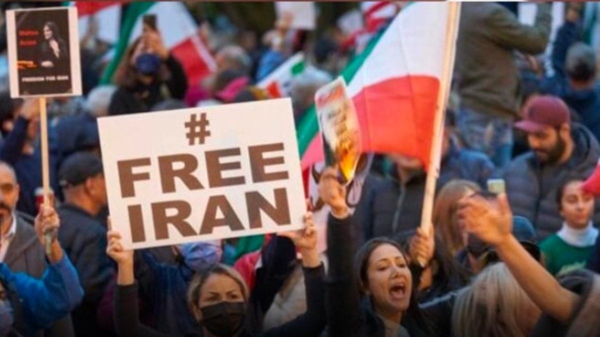 İran’da korkunç iddia: Protestocu kadınlara tecavüz edip sonra da yaktılar