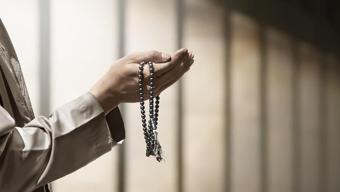 Cuma günü çekilecek tesbihler, zikirler, esmalar Cuma günü okunacak dualar ve sureler neler