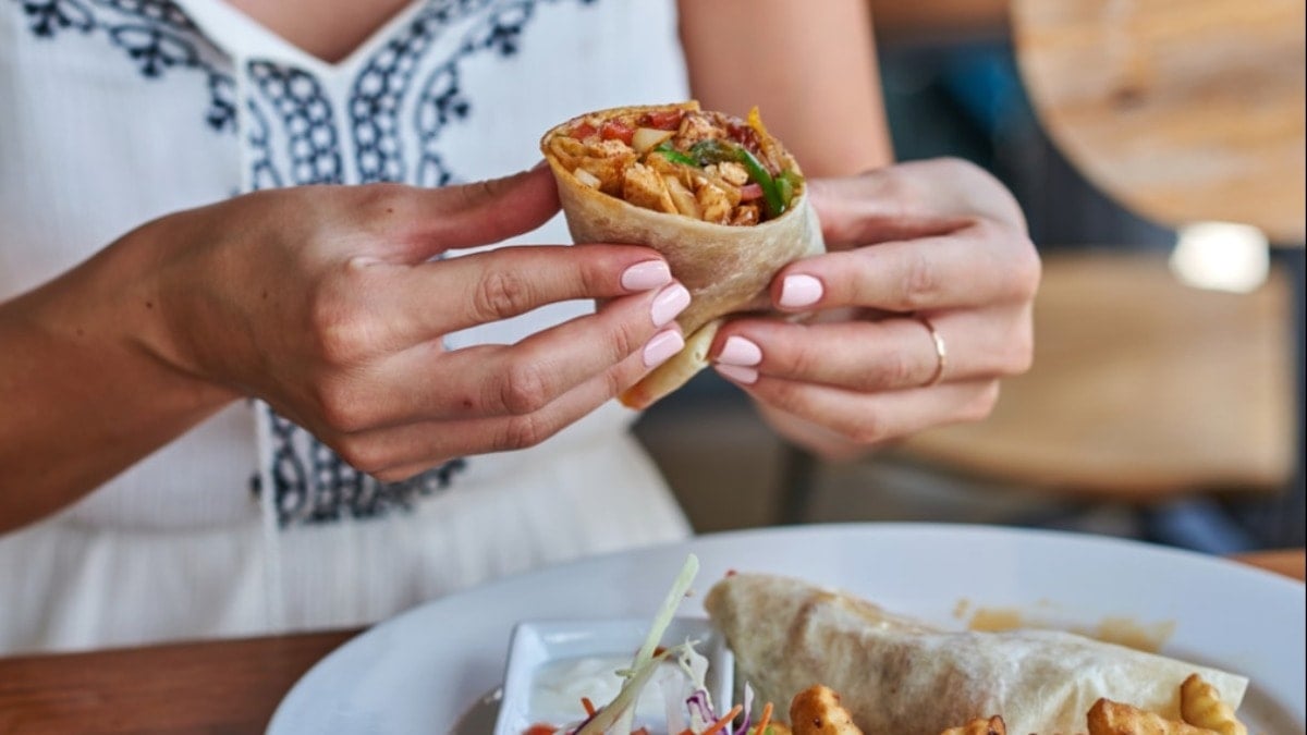 Müsteri kaybeden dev restoran 1 milyon dolar değerinde yemek dağıttı