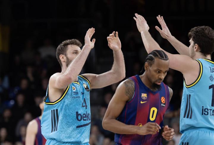 Lider Fenerbahçe Beko, Barcelona deplasmanında hata yapmadı