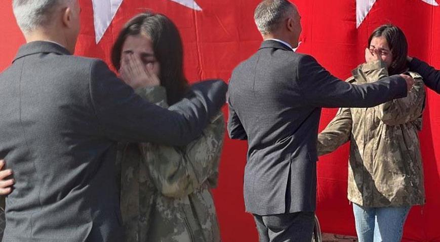 Depremde askerin verdiği montu 3 yıl sakladı! Büyük buluşma: ‘Kimse inanmadı, halüsinasyon gördün dediler’