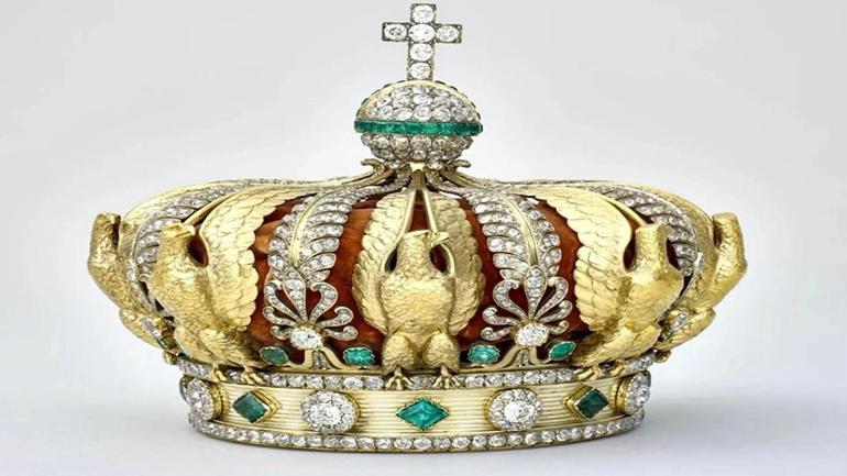 Louvre soyguncuları kaçarken düşürmüştü: Hasar gören elmas tacın fotoğrafı paylaşıldı