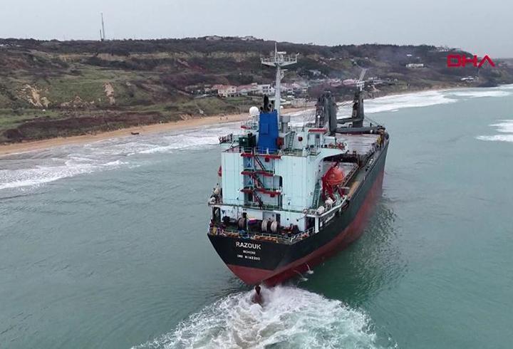 Karaya oturan kargo gemisi 1 hafta sonra kurtarıldı