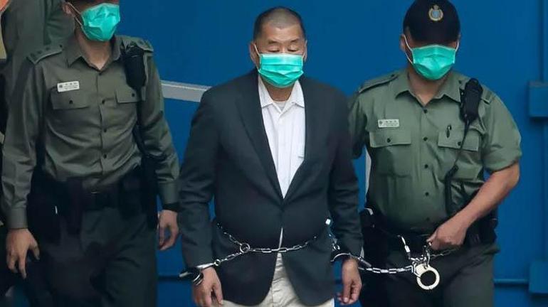Hong Kong’da tartışmalı karar: Medya patronu Jimmy Lai’ye 20 yıl hapis