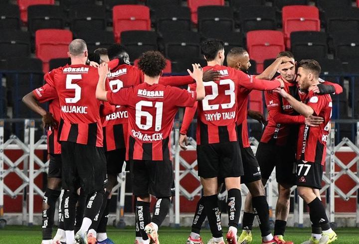 Gaziantep FK, Kasımpaşa’dan 3 puanı 10 kişiyle aldı