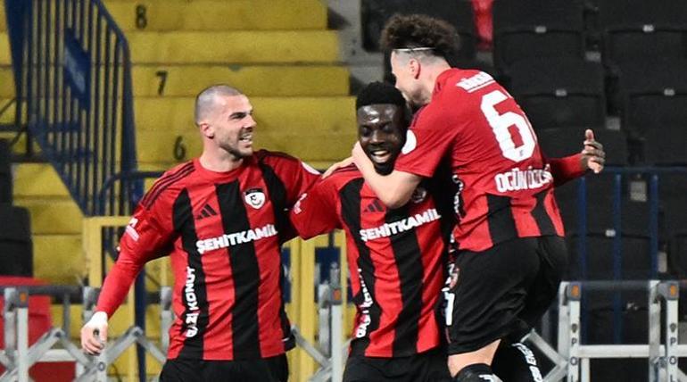 Gaziantep FK, Kasımpaşa’dan 3 puanı 10 kişiyle aldı