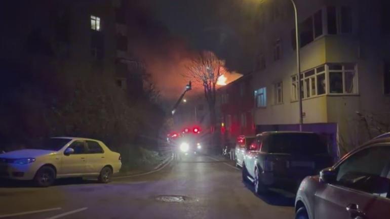 İstanbulda korkutan yangın: 7 katlı bina alev alev yandı