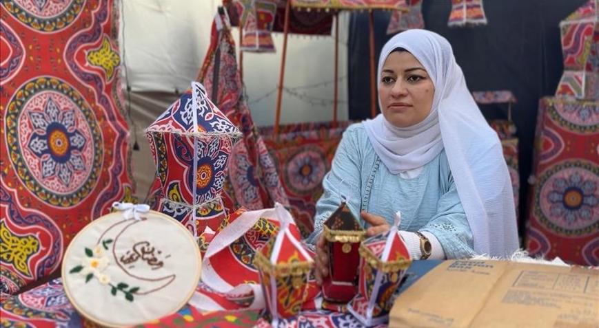 Gazze’de ramazanı ayakta tutan ışık! Yardım kutularından yaptığı fenerle, enkazlar arasında umudu yeniden yaktı