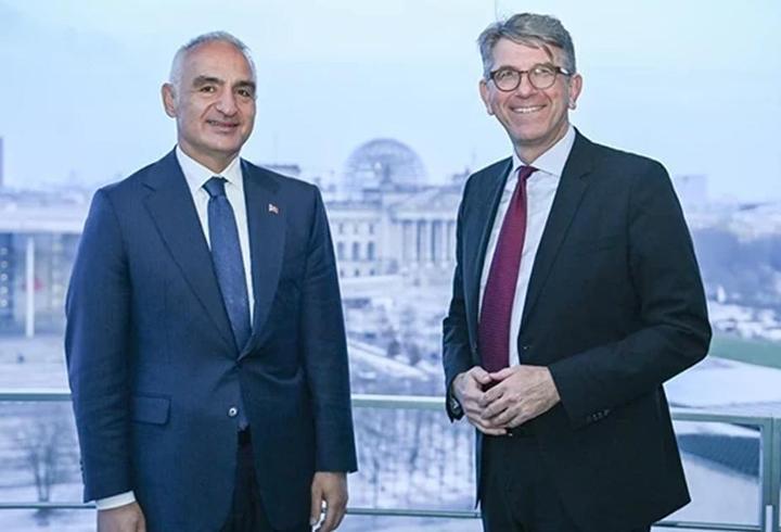 Bakan Ersoy ve Alman Bakan Weimer sergi öncesi buluştu