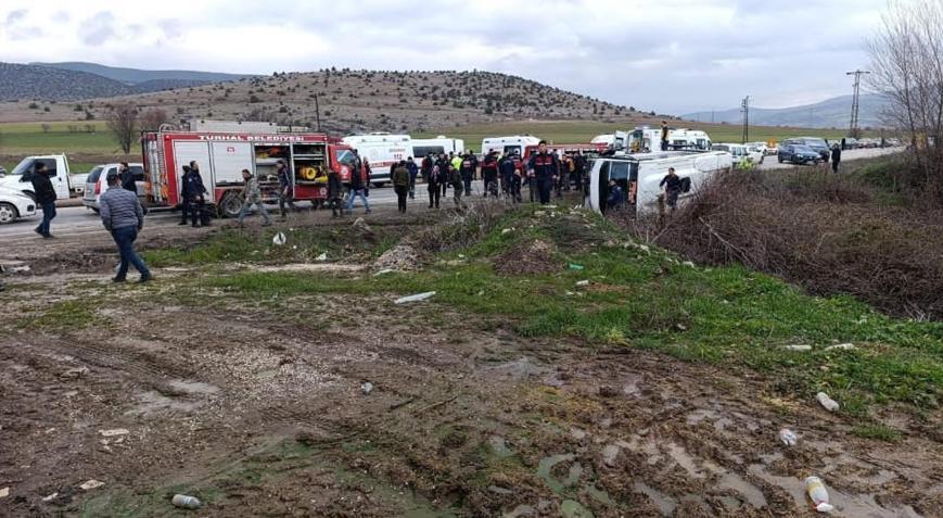 Tokat’ta öğrencileri taşıyan minibüsle otomobil çarpıştı: 6 öğrenci yaralı