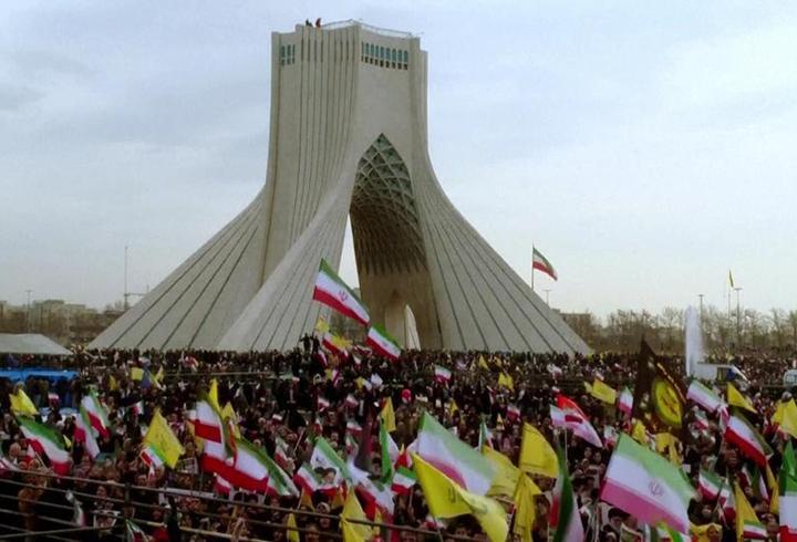 İran Devriminin 47. yıl dönümü kutlamalarında sokaklar doldu taştı