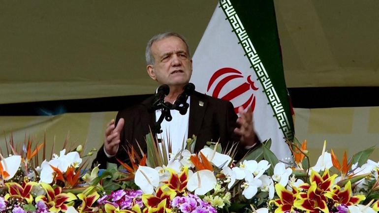 İran Devriminin 47. yıl dönümü kutlamalarında sokaklar doldu taştı