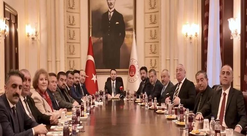 Bakan Gürlek, Nevşehir Valisi Ali Fidan ve beraberindeki heyeti ile görüştü