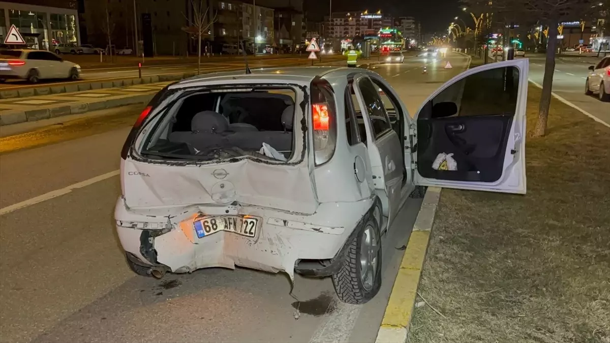 Aksaray’da iki otomobilin çarpıştığı kazada 6 kişi yaralandı