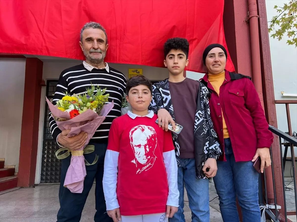 Antalya’da lösemiyi yenen çocuk için gökyüzüne balonlar bırakıldı