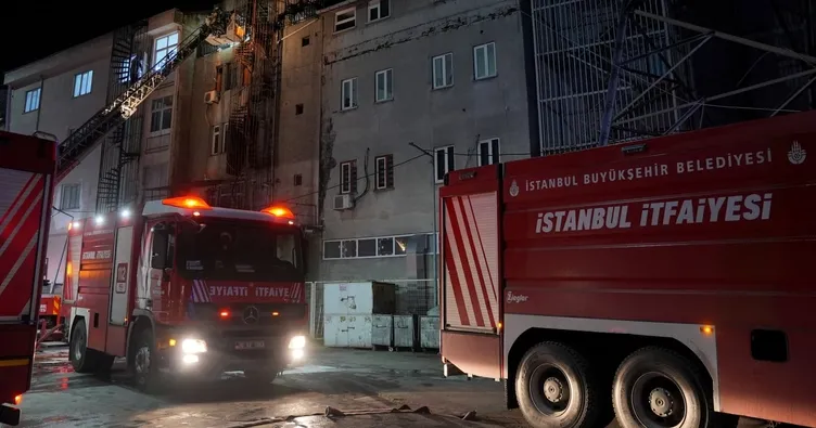 Bağcılar’da karton bardak imalathanesinde yangın
