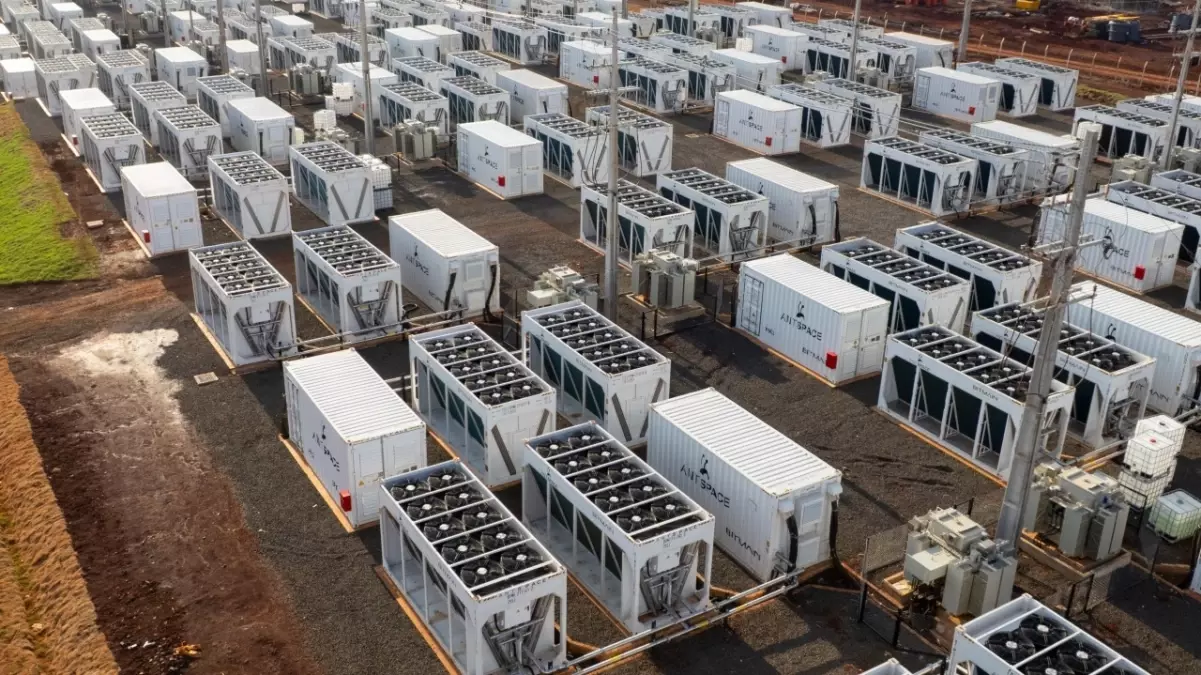 Dev Bitcoin madencisi yeni yatırımıyla AI alanına yöneldi