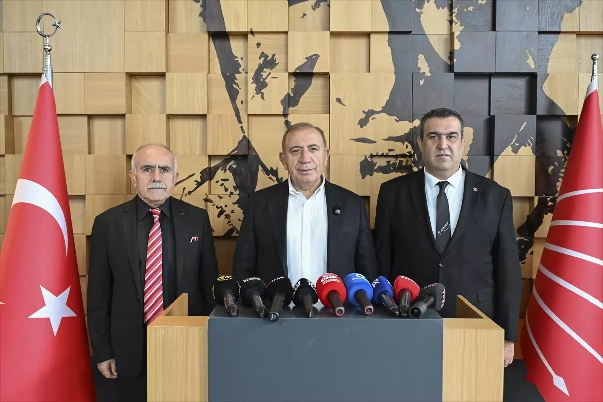 CHP’li Gürsel Tekin’den Aziz İhsan Aktaş’a Suç Duyurusu