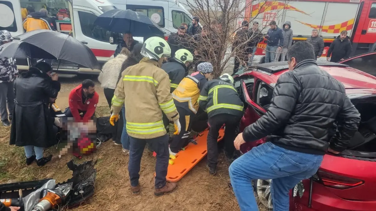 Mardin’de Otomobil ile TIR Çarpıştı: 1 Ölü, 4 Yaralı