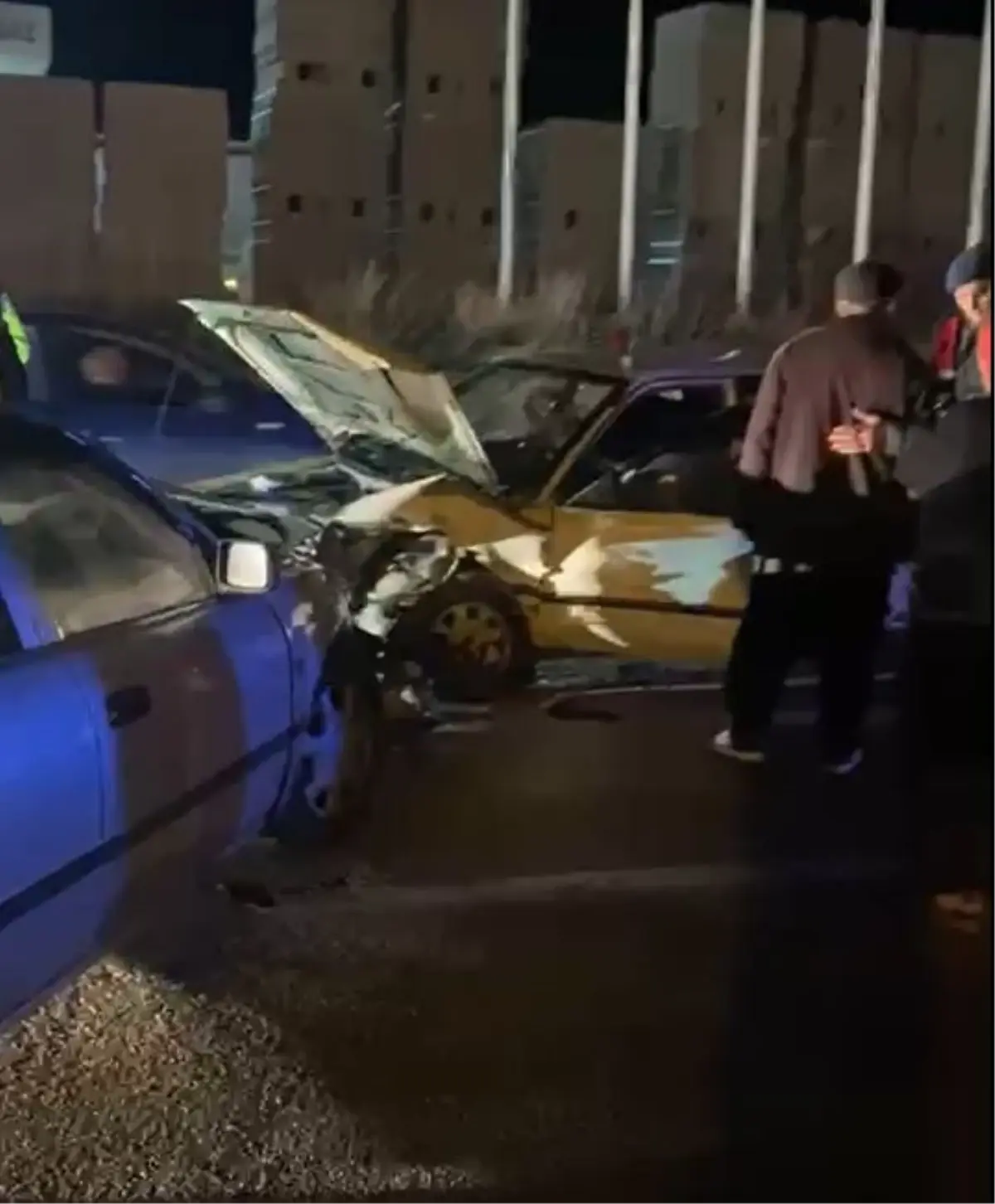 Osmaniye’de iki otomobil kafa kafaya çarpıştı; 4 yaralı