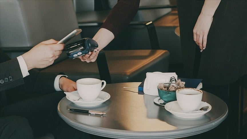 Ticaret Bakanlığı’ndan restoranlara uyarı: Servis ücreti için menüye zam yapana dev ceza