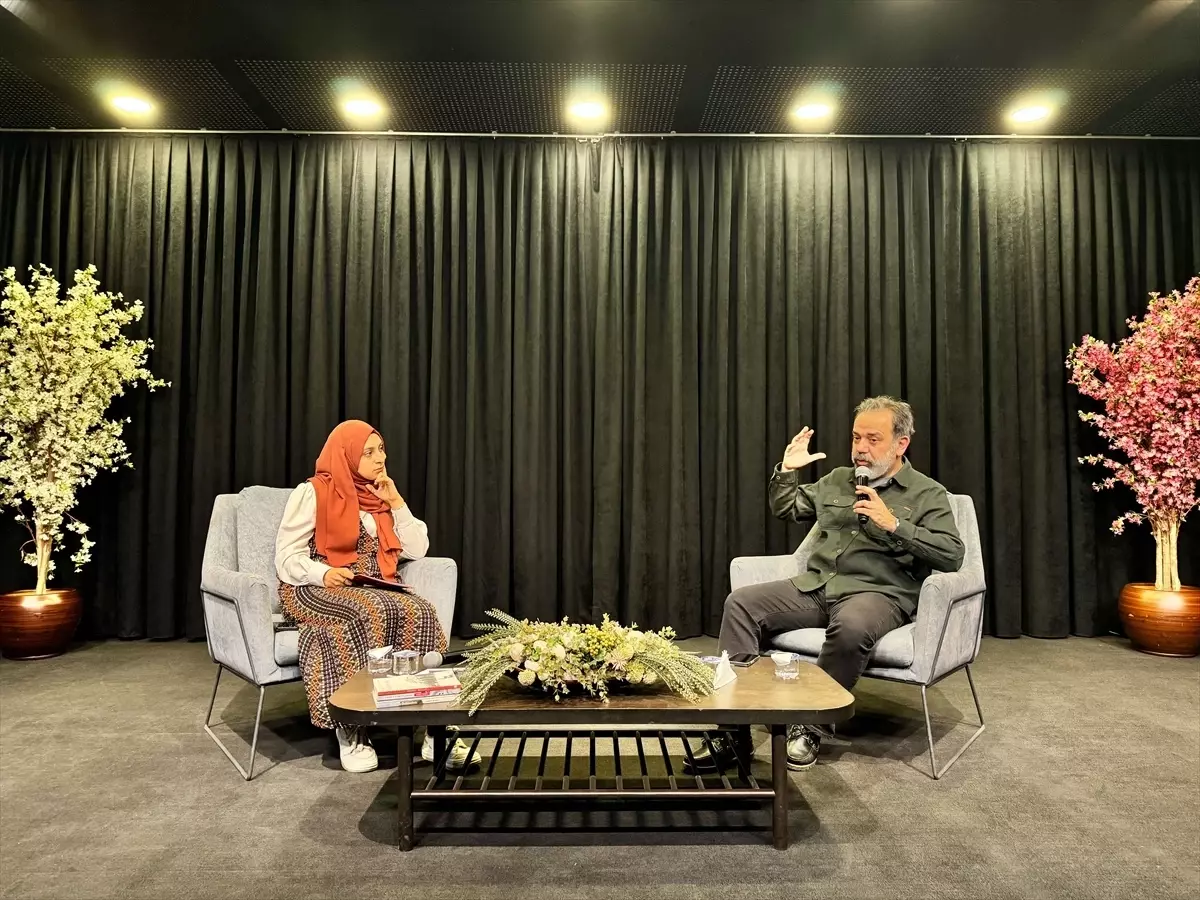 Şair ve yazar Ahmet Murat, “Edebiyat Durağı”nda okurlarıyla buluştu