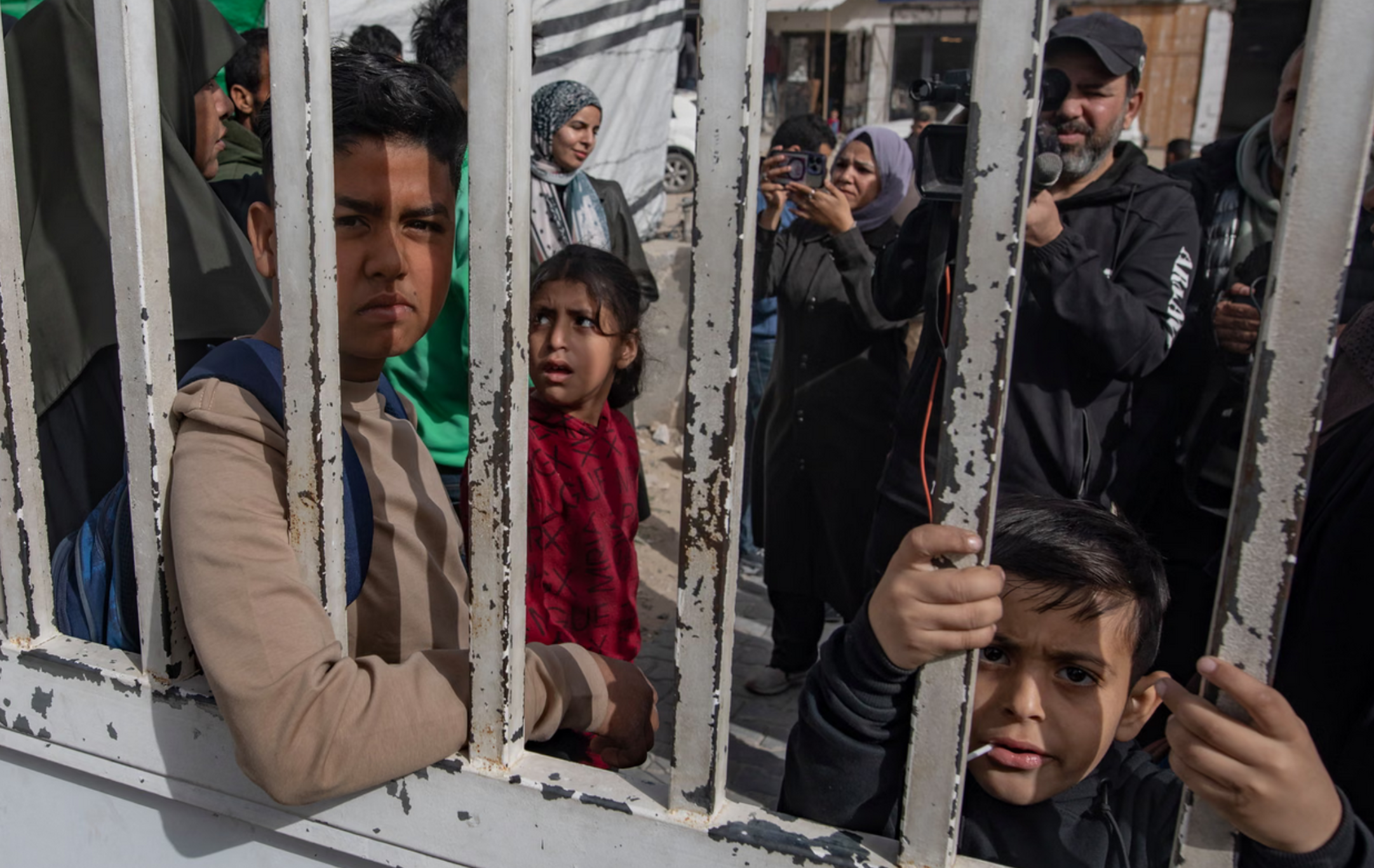 Refah Sınır Kapısı açıldı, ancak onbinlerce Gazze’li sırada mahsur