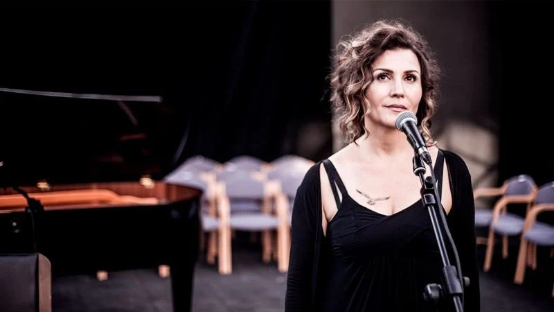 Ünlü sanatçı tek telefonla 5 milyon TL’sini kaptırdı