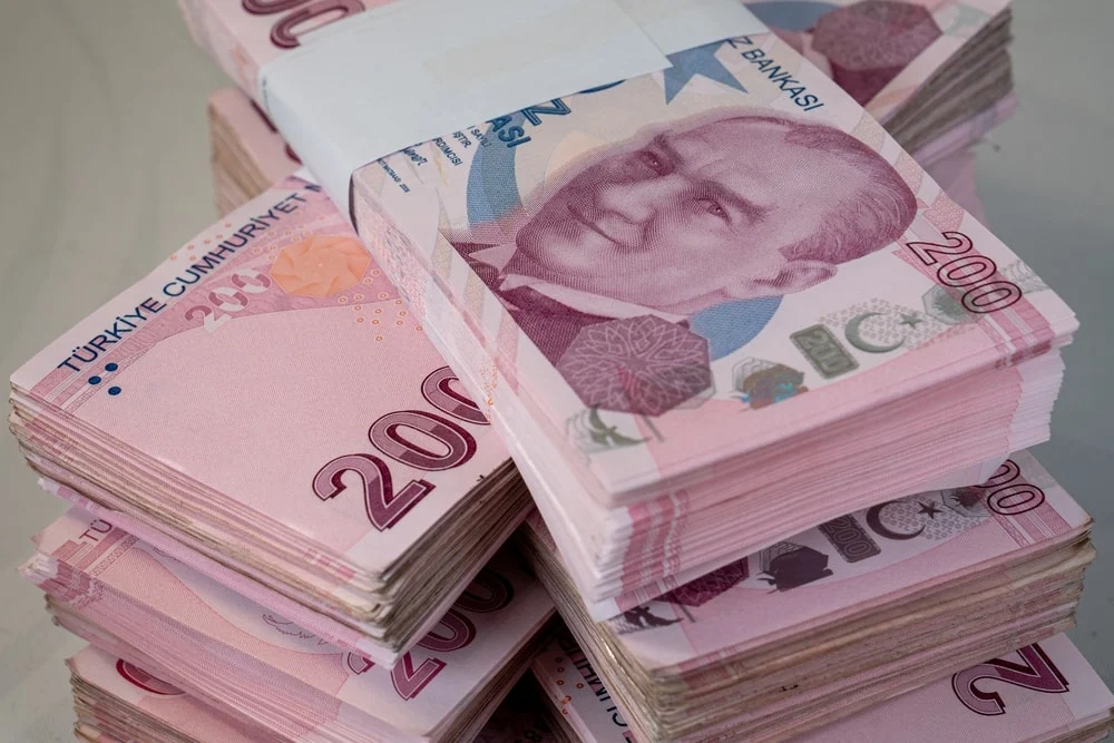 Bankada 1 milyon TL’si olanın evine bir maaş daha giriyor