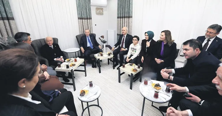 Yeni evlerine kavuşan ailelere ilk misafir