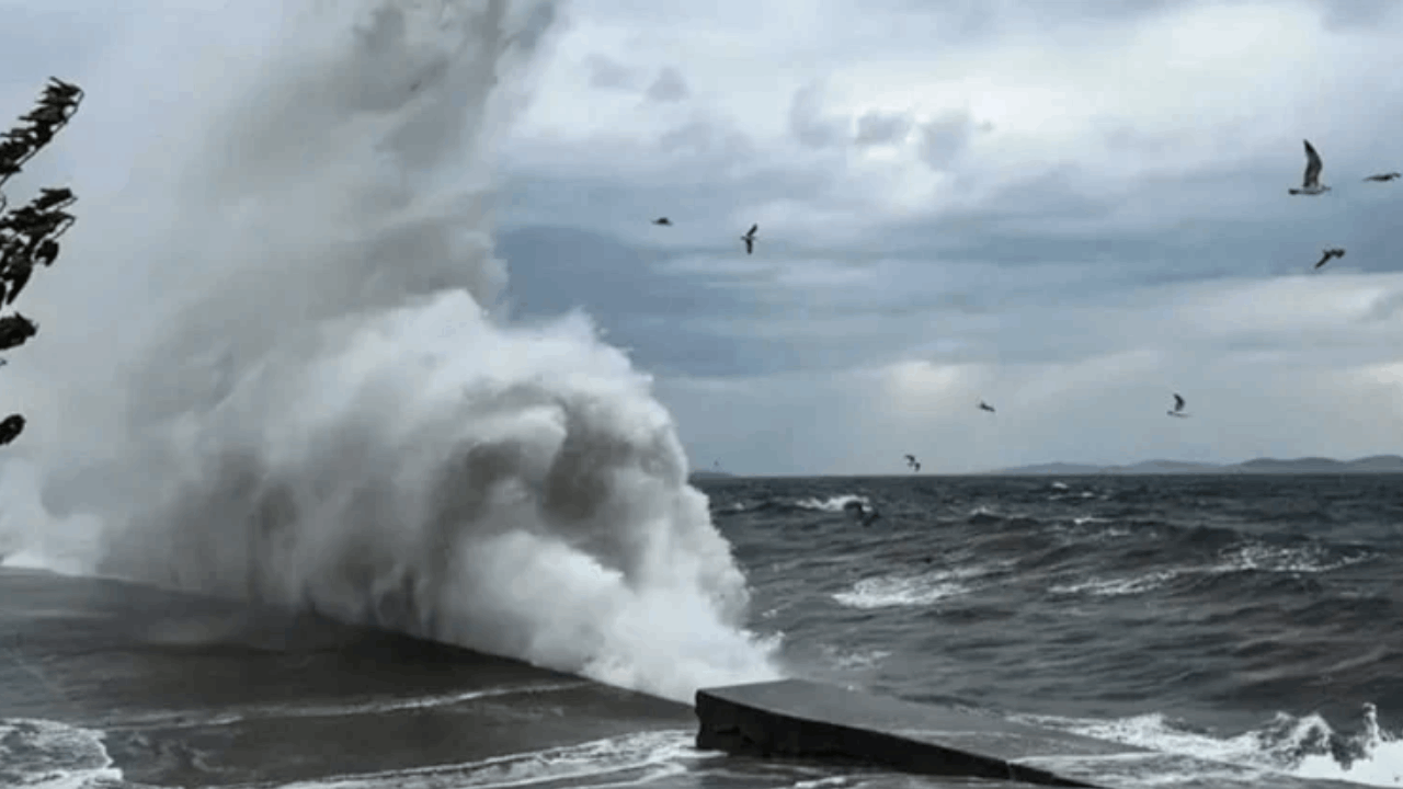 Yarın İstanbul’u fırtına vuracak: 60 km hızla esecek!
