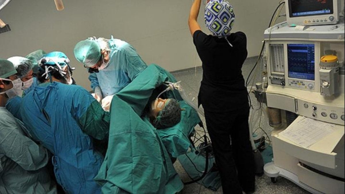 Ameliyat sırasında neşterli kavga!