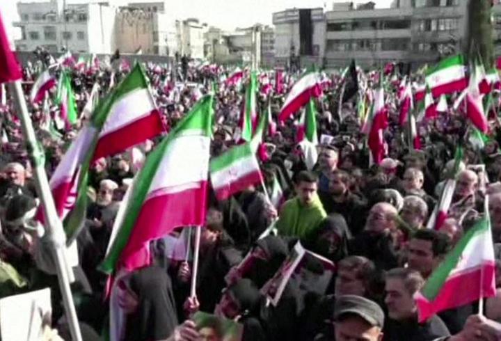 İran’da bombalar altında Mücteba Hamaney mitingi