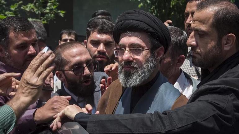 İranda bombalar altında Mücteba Hamaney mitingi