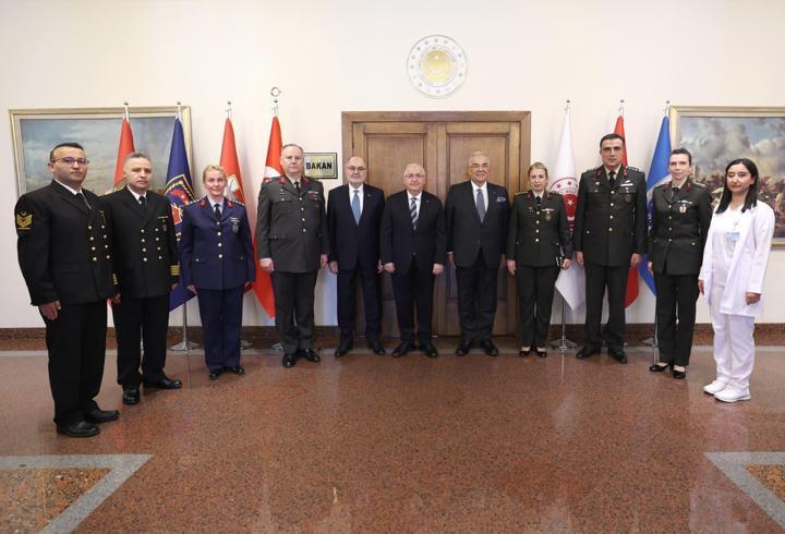 Bakan Güler, MSB sağlık personeli ile buluştu