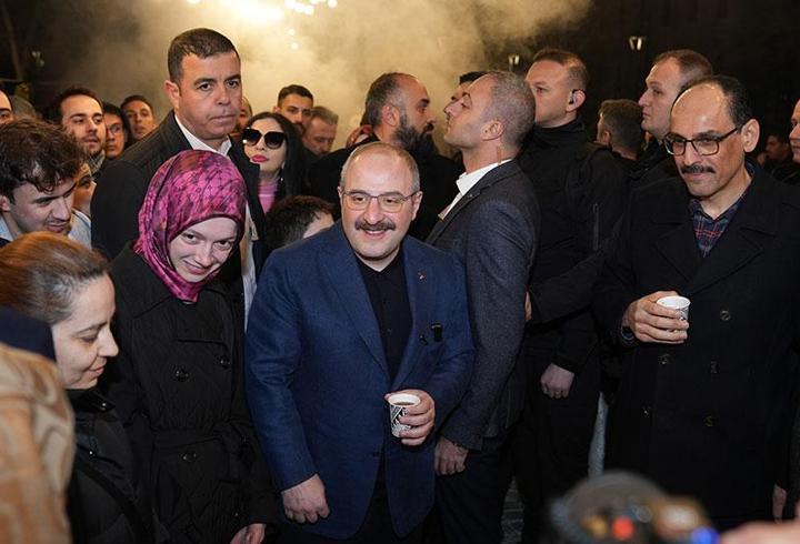 Mustafa Varank ve İbrahim Kalın, sahurda Ankaralılarla buluştu