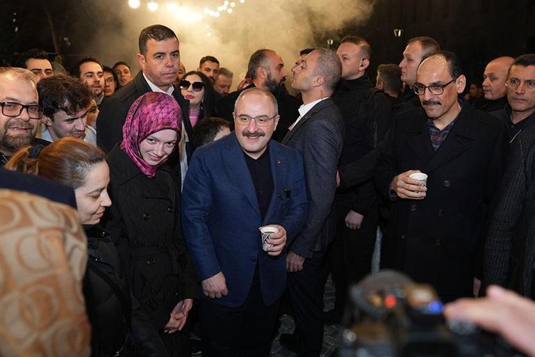 Mustafa Varank ve İbrahim Kalın, sahurda Ankaralılarla buluştu