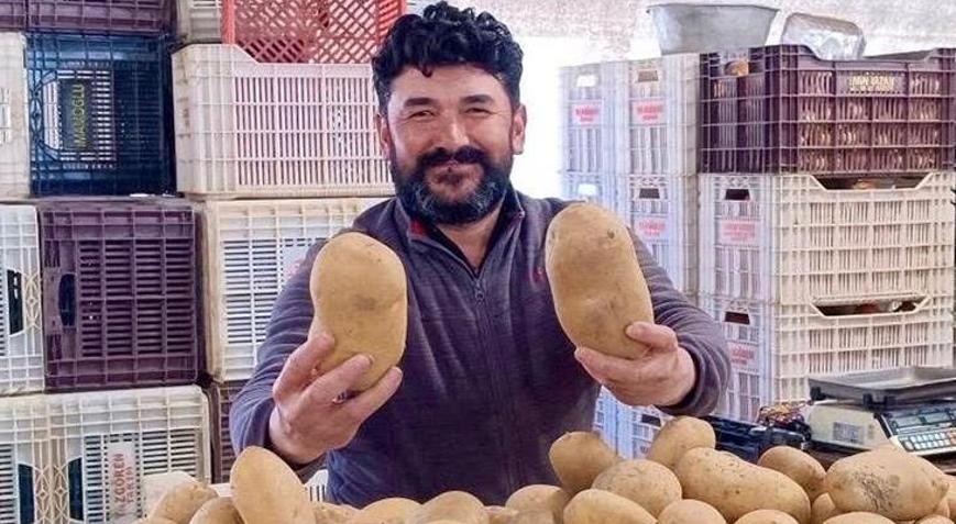 Pazarda gören dönüp bir daha bakıyor! Tek patatesle 4 kişilik yemek çıkıyor
