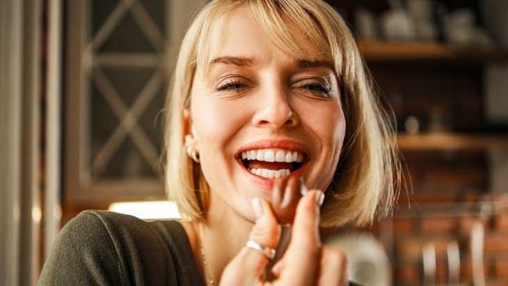 Ağız florasını bozarak çürüğü hızlandırıyor! Bayramda şeker yedikten sonra bunu yapın