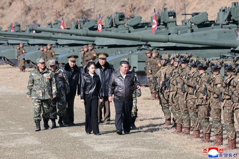 Kuzey Korenin veliahtı: Kim Ju-ae tank başında