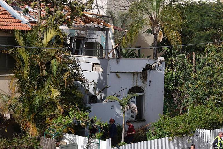 İran füzesi İsraili vurdu: 11 yaralı | CNN TÜRK ekibi yıkımı görüntüledi