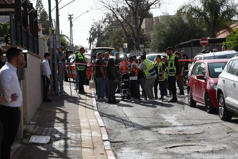 İran füzesi İsraili vurdu: 11 yaralı | CNN TÜRK ekibi yıkımı görüntüledi