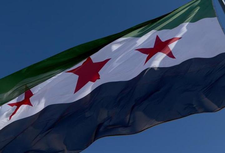 Suriye’nin Aynularap ve Haseke bölgelerinde “bayrak” krizi